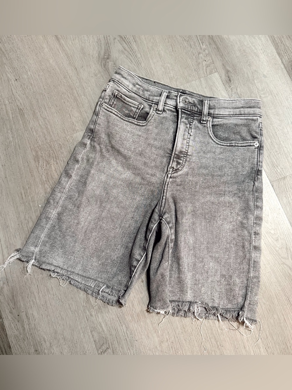 •EXPRESS• HIGH RISE BERMUDA DENIM SHORTS